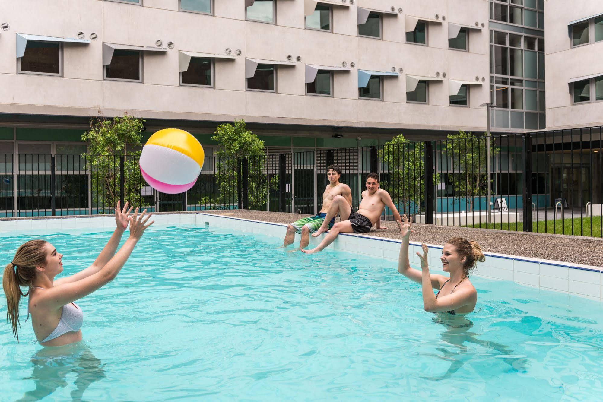 สติวเดนท์ วิลเลจ เมลเบิร์น Aparthotel ภายนอก รูปภาพ
